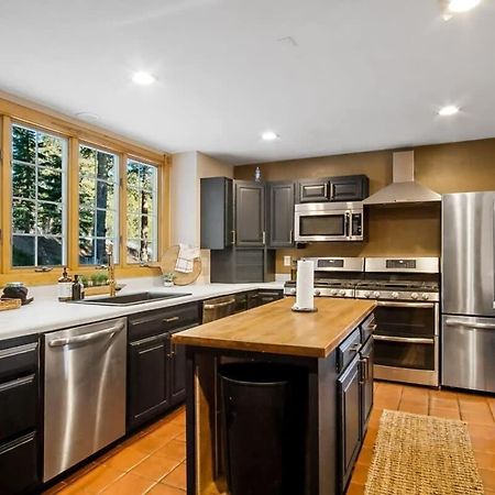 9 Bdr Close To Main Street With Secluded Hot Tub Брекенридж Экстерьер фото