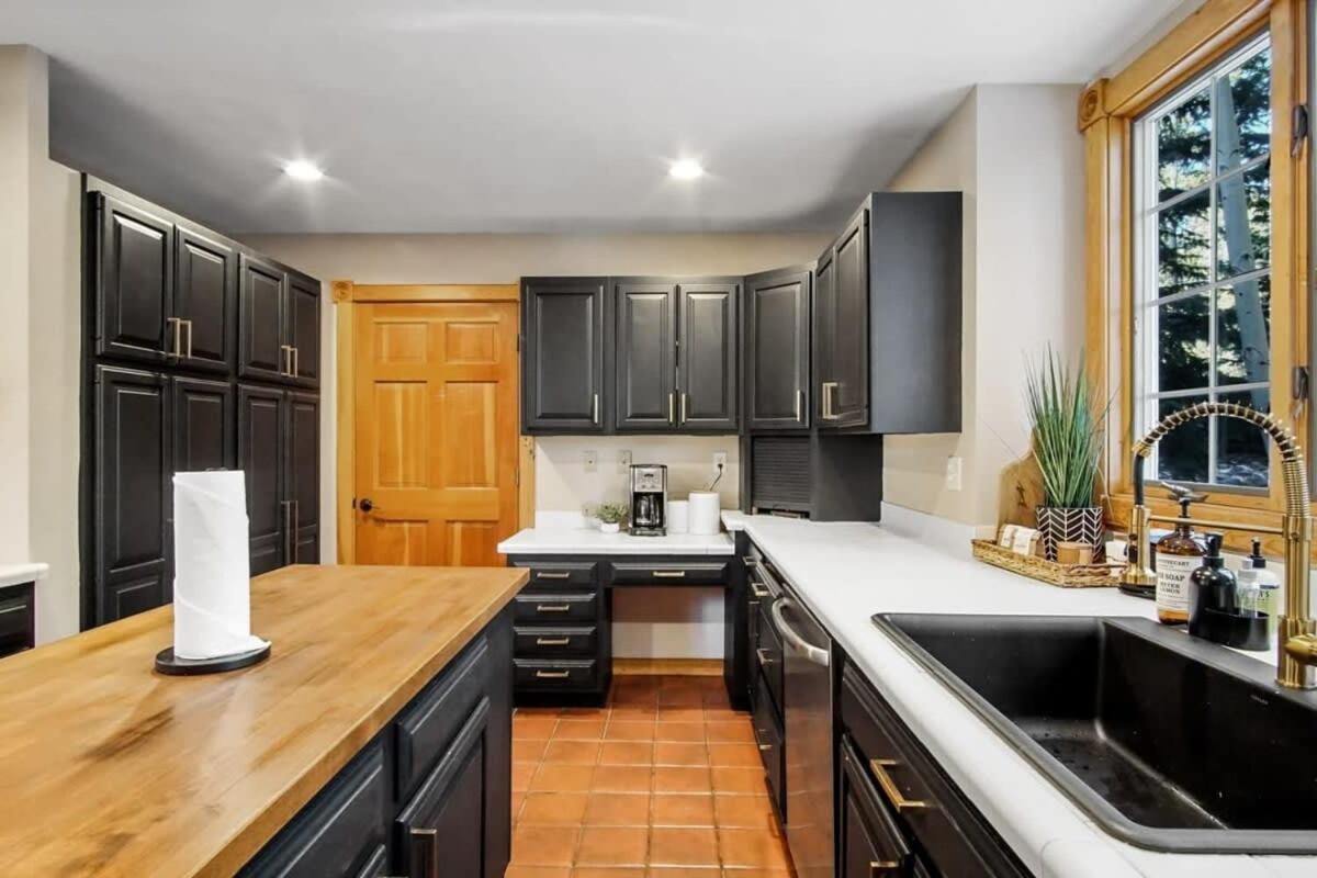 9 Bdr Close To Main Street With Secluded Hot Tub Брекенридж Экстерьер фото