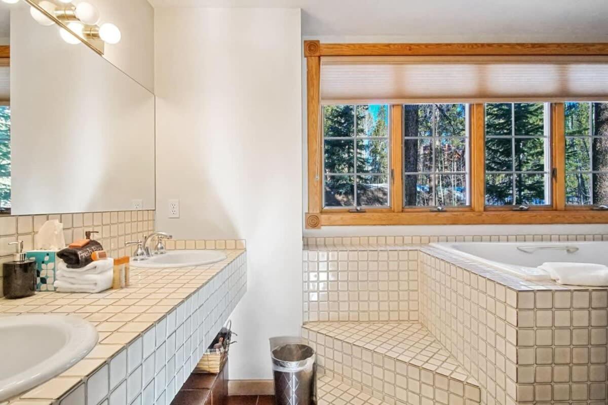 9 Bdr Close To Main Street With Secluded Hot Tub Брекенридж Экстерьер фото